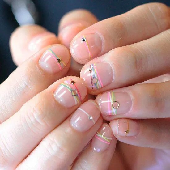 Прозрачный маникюр на короткие ногти фото Tendencias de uñas: 'Bracelet nails' Manicura de uñas, Manicura, Uñas claritas