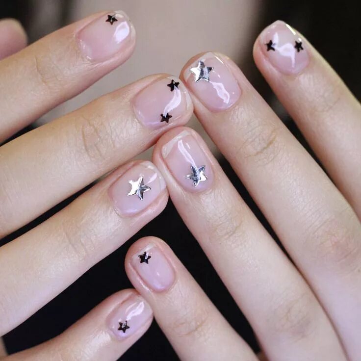 Прозрачный маникюр на короткие ногти с рисунком Pretty pink nails Minimalist nails, Korean nails, Nails