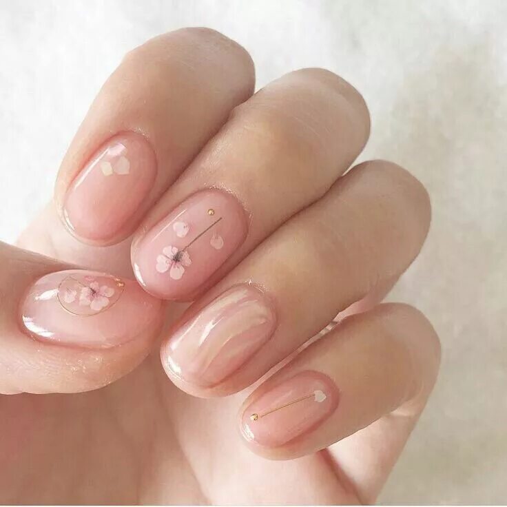 Прозрачный маникюр на короткие ногти с рисунком something special ♡ Nails, Manicure, Natural nails