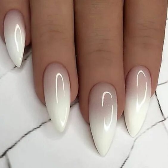 Прозрачный маникюр на миндаль 20+ Gradient Nails Stylish nails, Gel nails, Simple nails