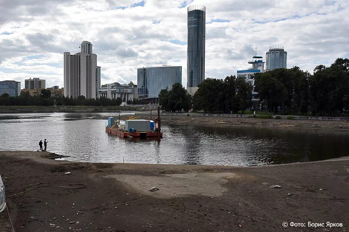 Файл:City Pond in Yekaterinburg (August 2022) - 3.jpg - Википедия