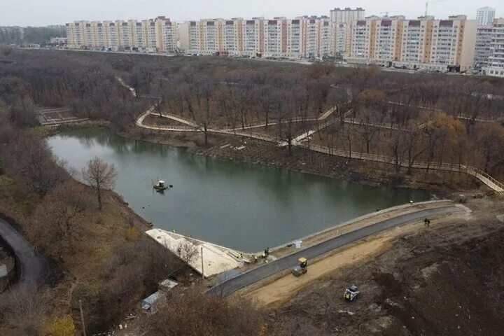 Пруд саратов фото Запрет на полеты беспилотников. Пресс-служба губернатора сделала фото пруда в Са