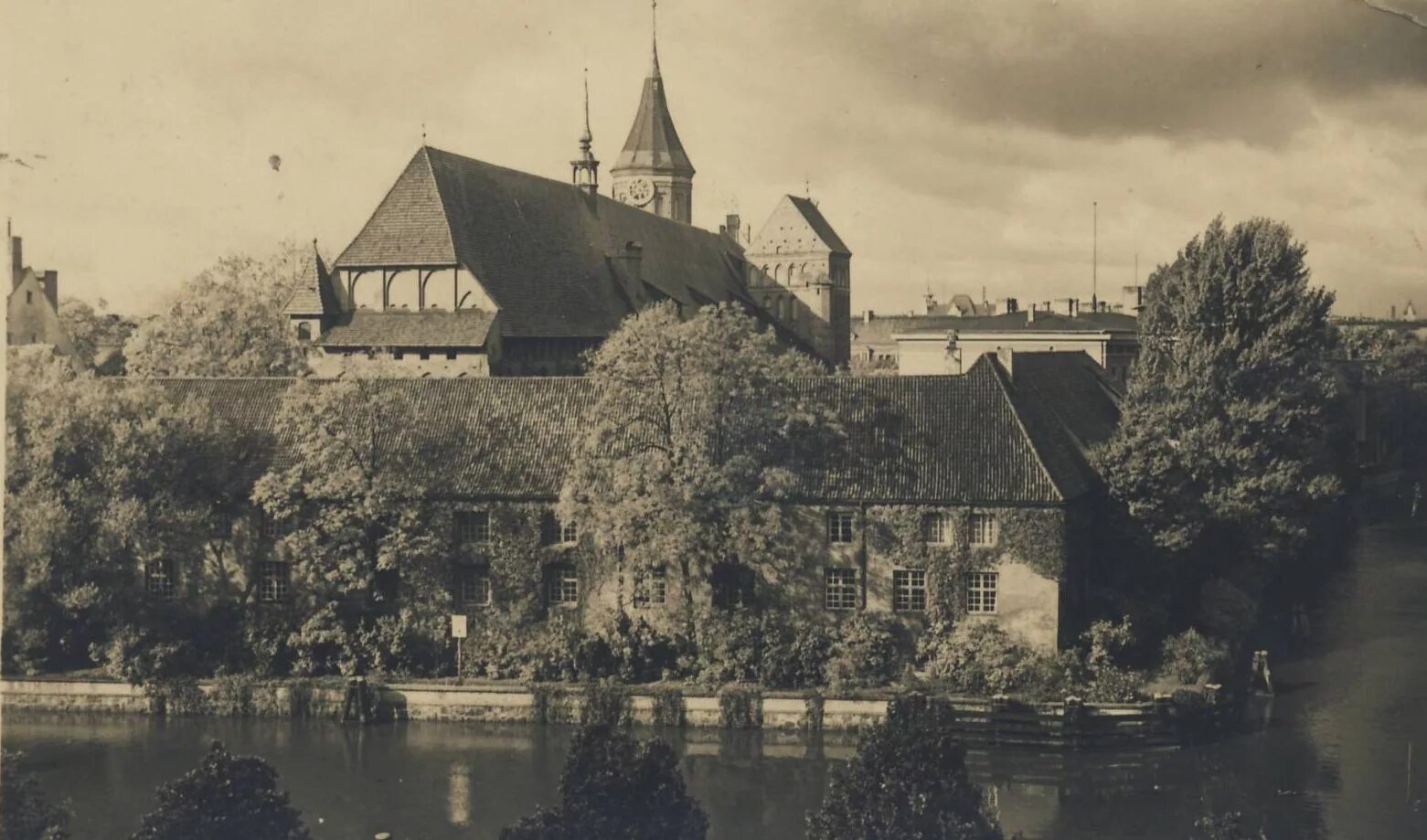 Zinten, Markt mit Central-Hotel (einstige Bahnhofstraße) - Retro photos