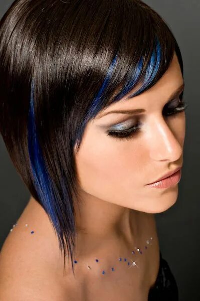 Пряди на короткие темные волосы фото Pin by Mirta Miño on New look. Hair streaks, Short hair color, Bold hair color