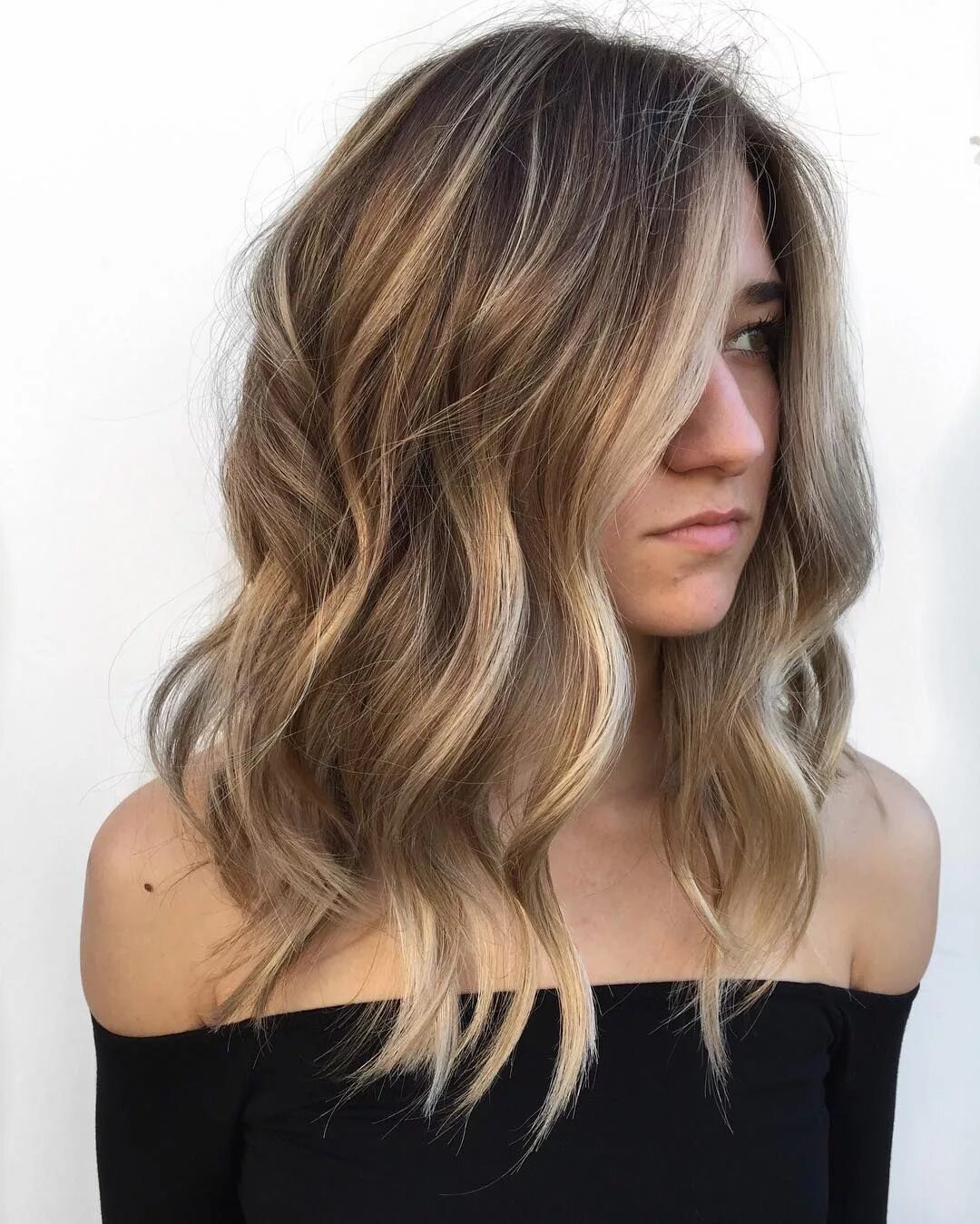 Пряди на средне русые волосы фото #lob * Instagram photos and videos Balayage hair lob, Underlights hair, Balayage