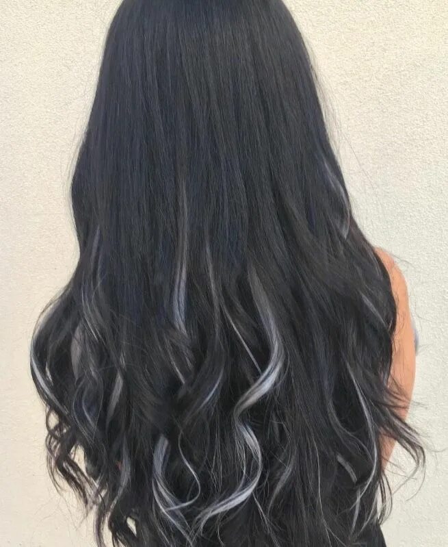 Пряди на темных волосах фото спереди Black hair with gray highlights Black hair with highlights, Black hair with grey