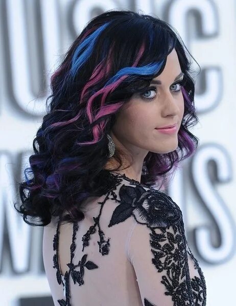 Пряди волос прическа Katy perry blue & pink hair! Awesome! Katy perry hair color, Pink hair highlight