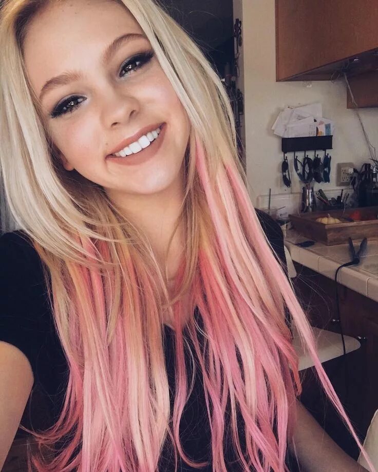 Прядки розовые фото Jordyn Jones on Instagram: "" Pink blonde hair, Pink hair tips, Cool hair color