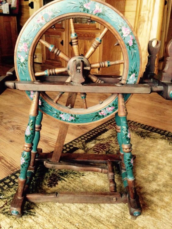 Прялка деревянная старинная фото Vintage Spinning Wheel. Spinning wheel, Spinning wool, Spinning yarn