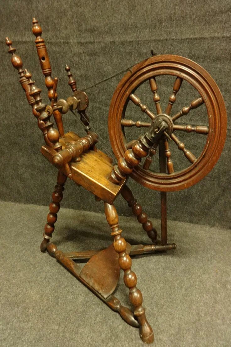 Прялка деревянная старинная с веретеном фото Welsh Elm Spinning Wheel