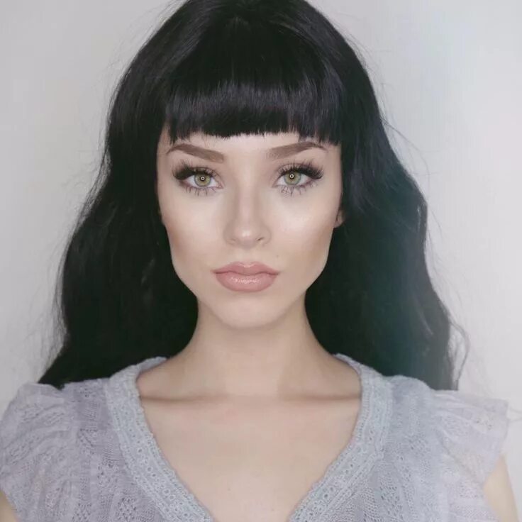 Прямая челка фото 2024 solisseblog in 2024 Hair makeup, Hair inspiration, Dark hair