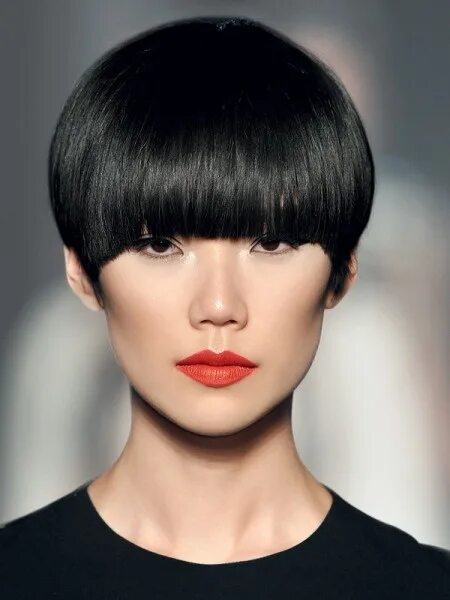 Прямая челка короткая стрижка женская Stylish short haircut Short hair styles, Bowl cut hair, Short hair with bangs