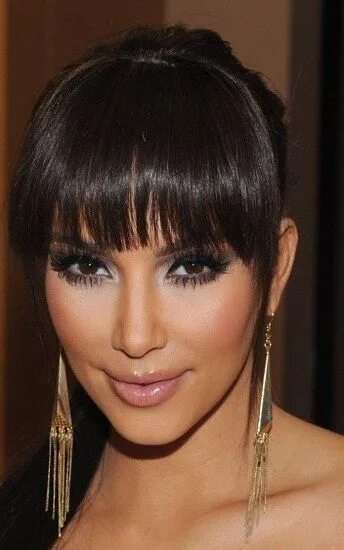 Прямая челка с удлинением фото Top 20 Kim Kardashian Makeup Looks Belleza del cabello, Cortes de pelo para muje