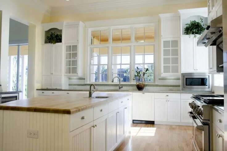 Прямая кухня с окном посередине фото 20 Kitchen Designs That Make Great Use Of Natural Light Kitchen remodel countert