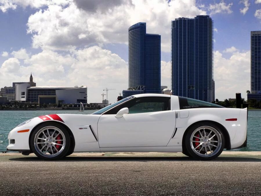 Прямая машина фото Chevrolet Corvette Z06 Ron Fellows Edition 2007 года выпуска. Фото 2. VERcity