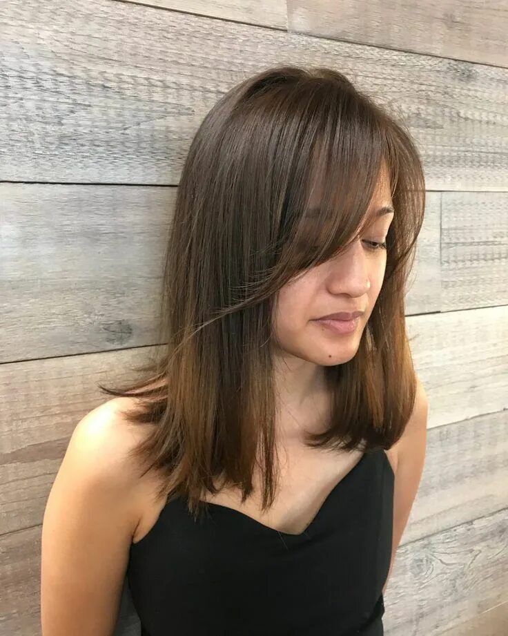 Прямая стрижка с челкой шторкой 63 Side-Swept Bangs to Try When You’re Bored With Your Hair Bangs with medium ha