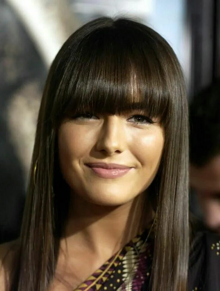 Прямая стрижка с удлиненной челкой Pin by RD on hair Hair highlights, Long brunette hair, Hairstyles with bangs