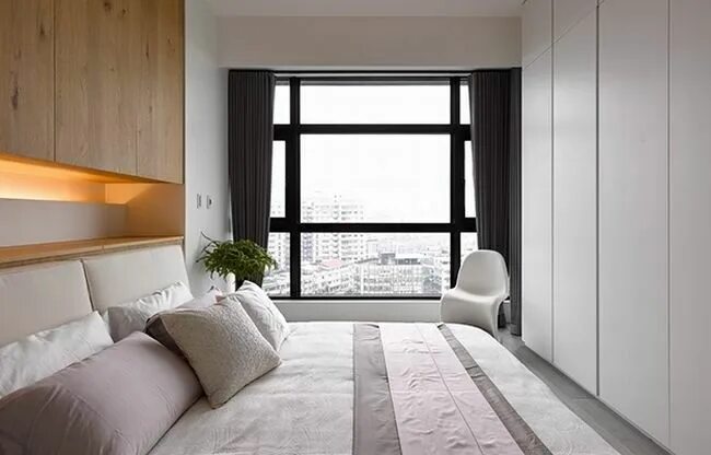 Прямоугольная спальня с окном дизайн фото Pin by Ian Guan on room Small apartment bedrooms, Contemporary bedroom, Small co