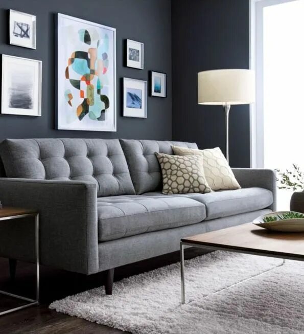 Прямой серый диван в интерьере гостиной Sofa Fabric Types Crate & Barrel Living room grey, Living room modern, Mid centu