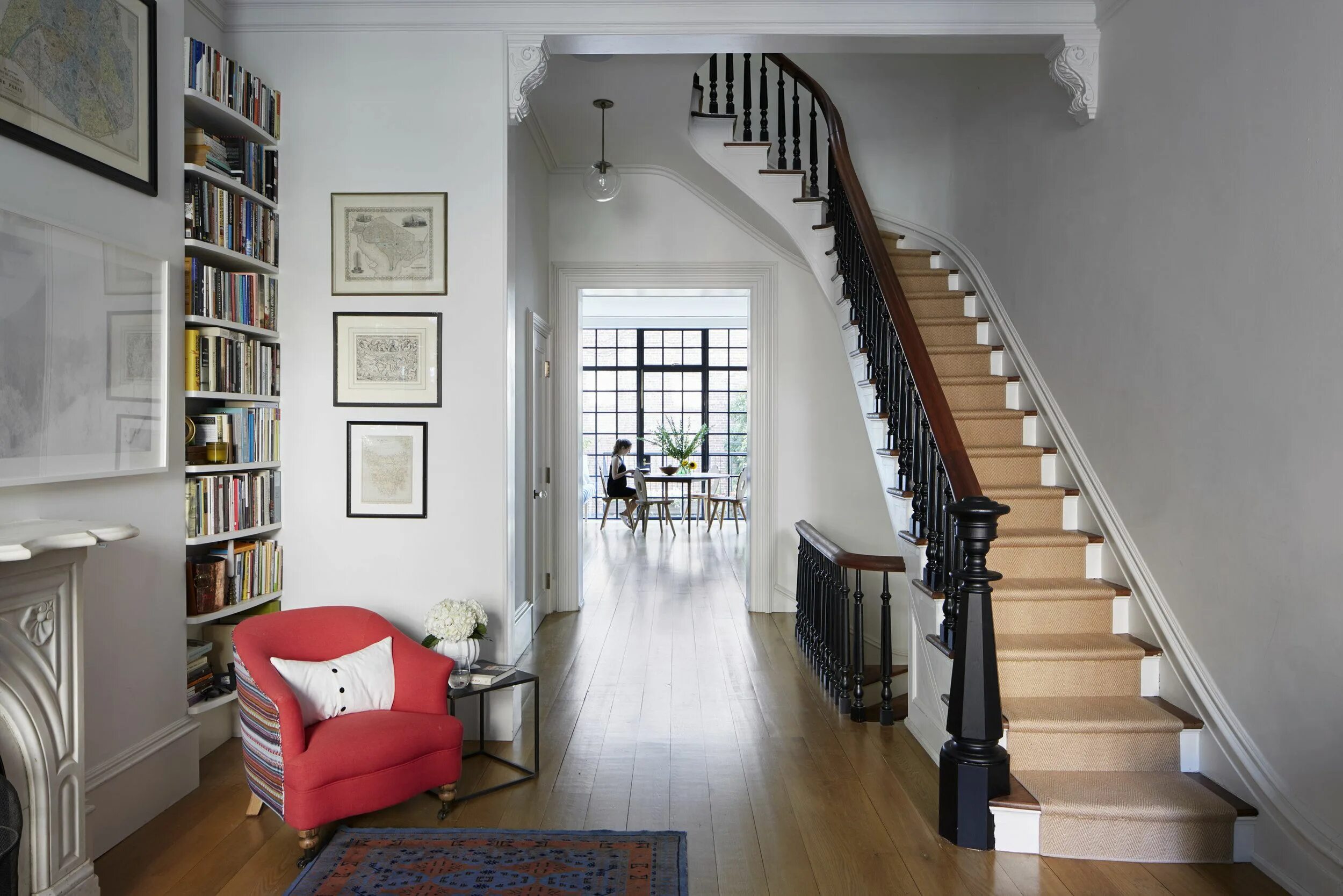 Прямые лестницы в доме фото BOERUM HILL GALLERY Brownstone interiors, Brooklyn brownstone, Row house