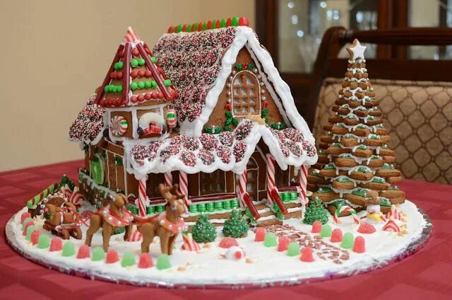 Пряничный домик микрорайон восточный с1а фото Gastronomic Relevancy: Gingerbread House Пряничные домики, Рождественские торты,