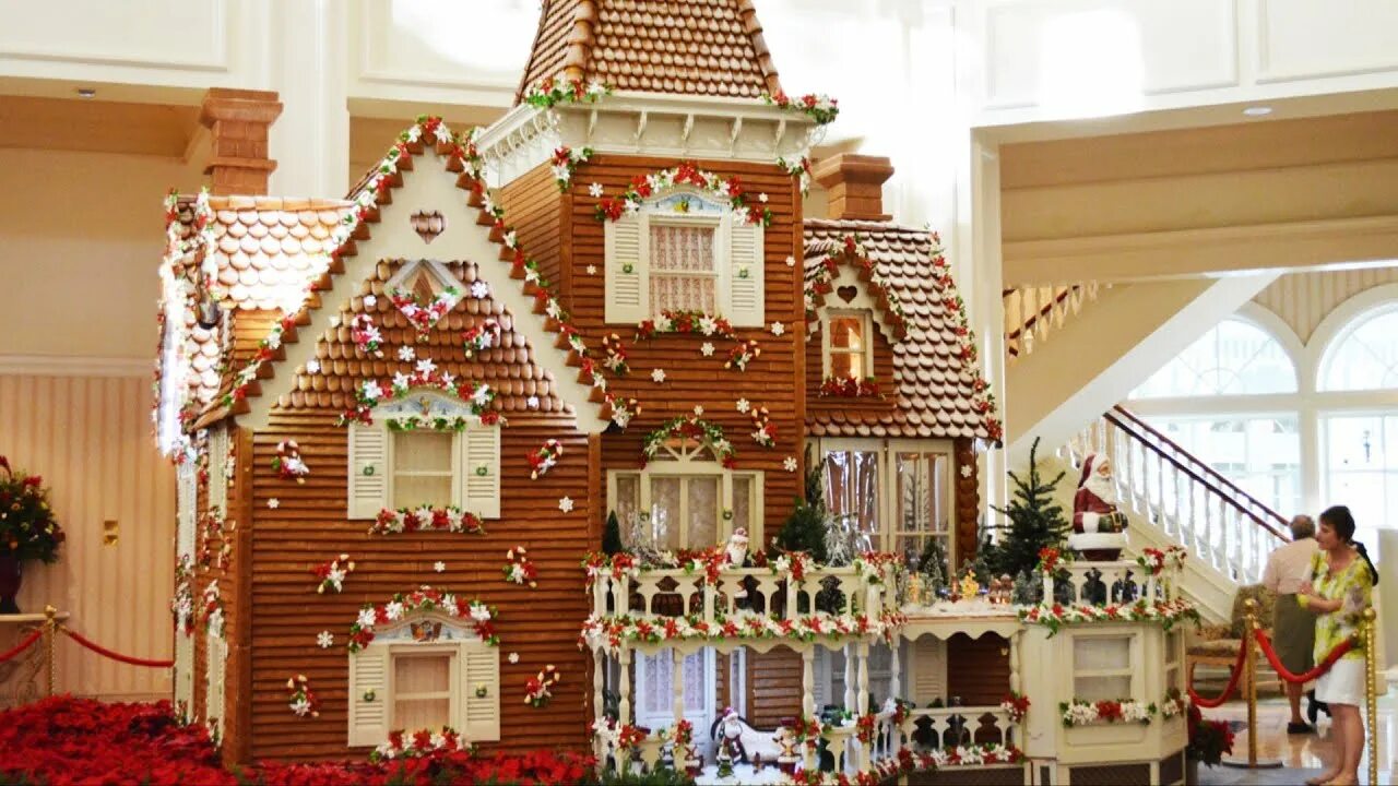 Пряничный домик просп мира 88а калининград фото Disney's Grand Floridian Resort Gingerbread House - Final Dusting of "Snow" 2013