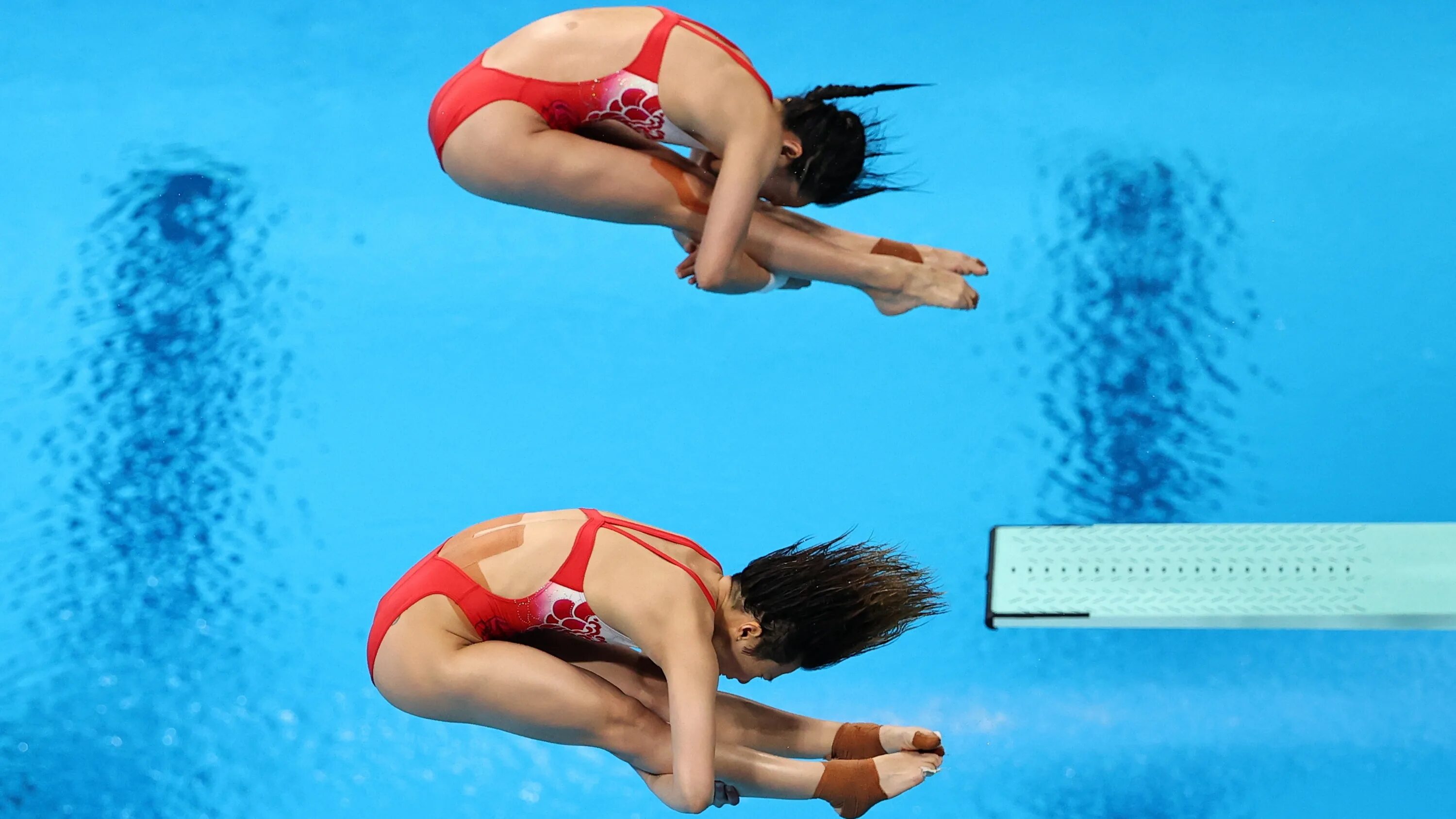 Прыжки в воду фото Diving-China women keep diving gold streak alive with Tokyo win Reuters