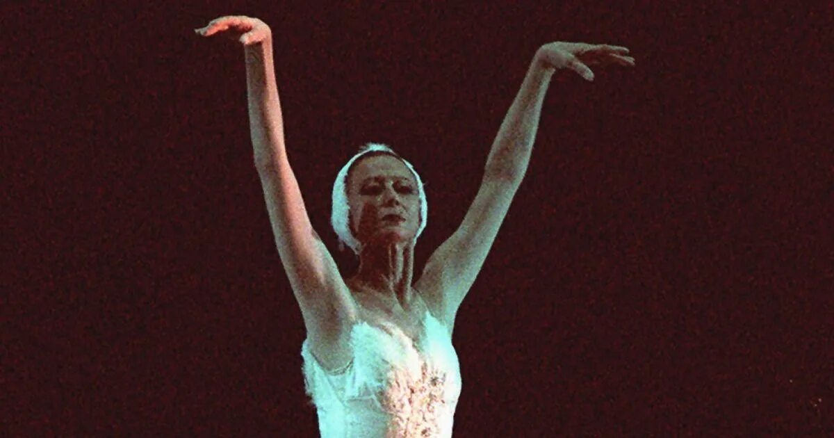 Прыжок кольцо майи плисецкой фото Review: Lest We Forget, English National Ballet 'Devastating, Unforgettable' Huf