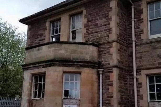 Психиатрическая больница фото здания Does this picture show the ghost of a former patient in an asylum window? Parano