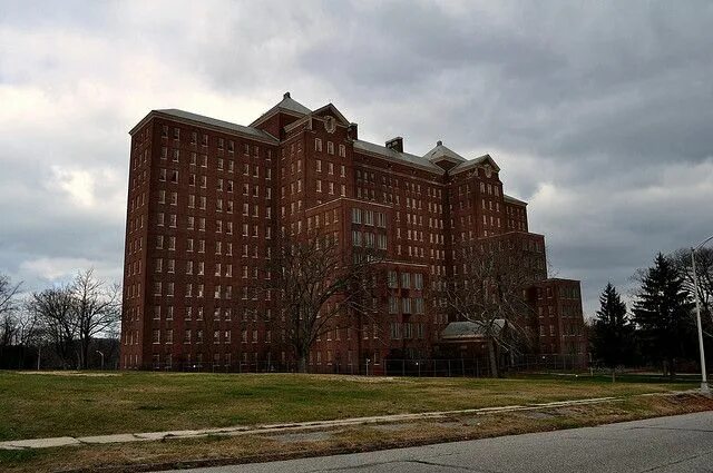 Психиатрическая больница фото здания Abandoned Kings Park Psychiatric Center, Long Island, NY Kings park psychiatric 