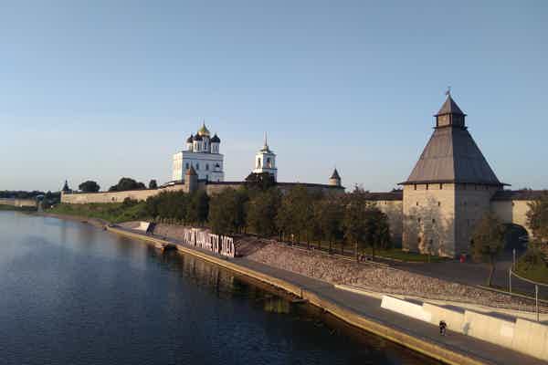 Псков достопримечательности фото с названием Прогулка по набережным рек Великая и Пскова - цена 3 000 ₽, отзывы, расписание