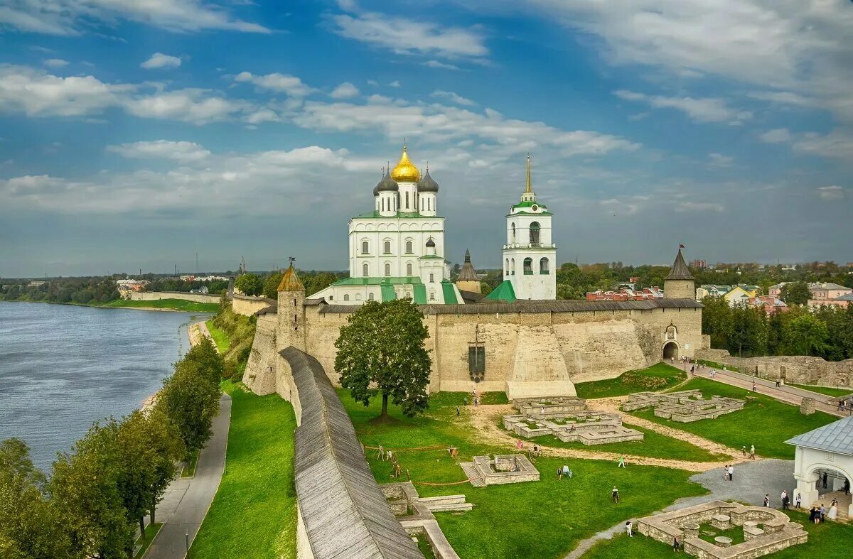 Псков кремль фото Экскурсия изборск в Москве: 1 экскурсовод со средним рейтингом 4.8 с отзывами и 