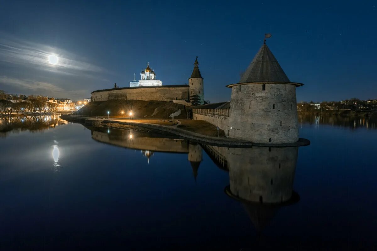 Псков кремль фото внутри Псковский Кром (Кремль) :: Виктор Желенговский - Социальная сеть ФотоКто