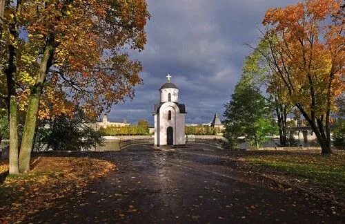 Псков осенью фото В один из осенних дней.. Фотограф Юрий Яковлев