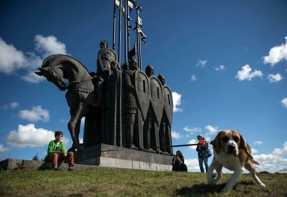 Псков памятник невскому фото Самый неожиданный памятник Александру Невскому установлен на въезде в маленькое 