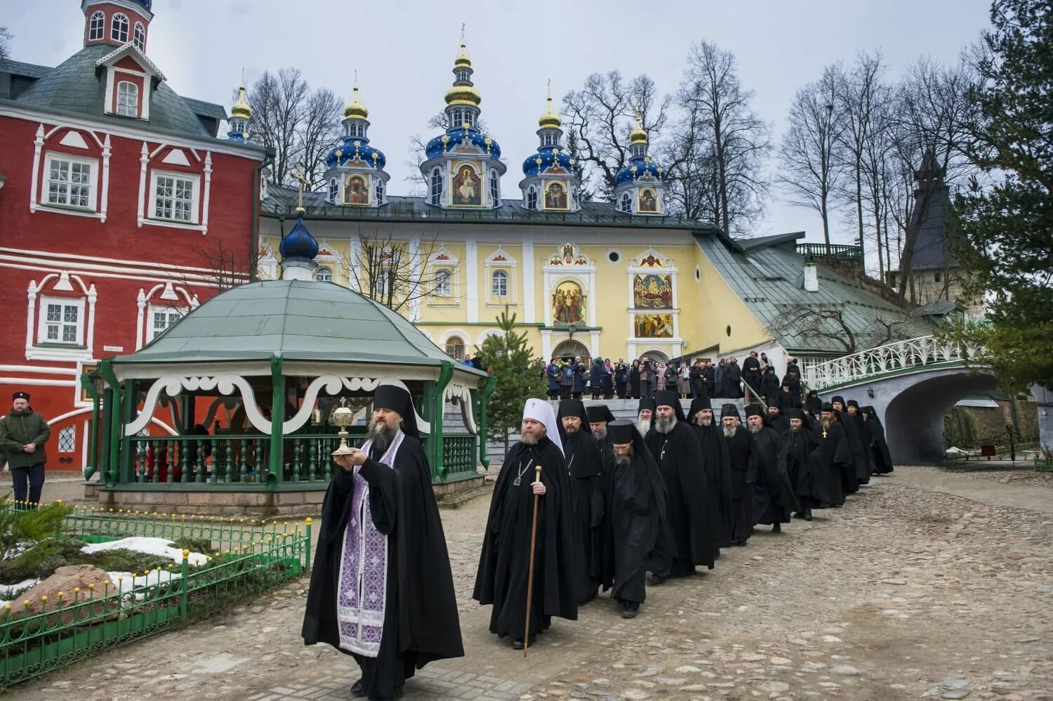 Псково печерский монастырь фото летом Рождества Богородицы Снетогорский женский монастырь