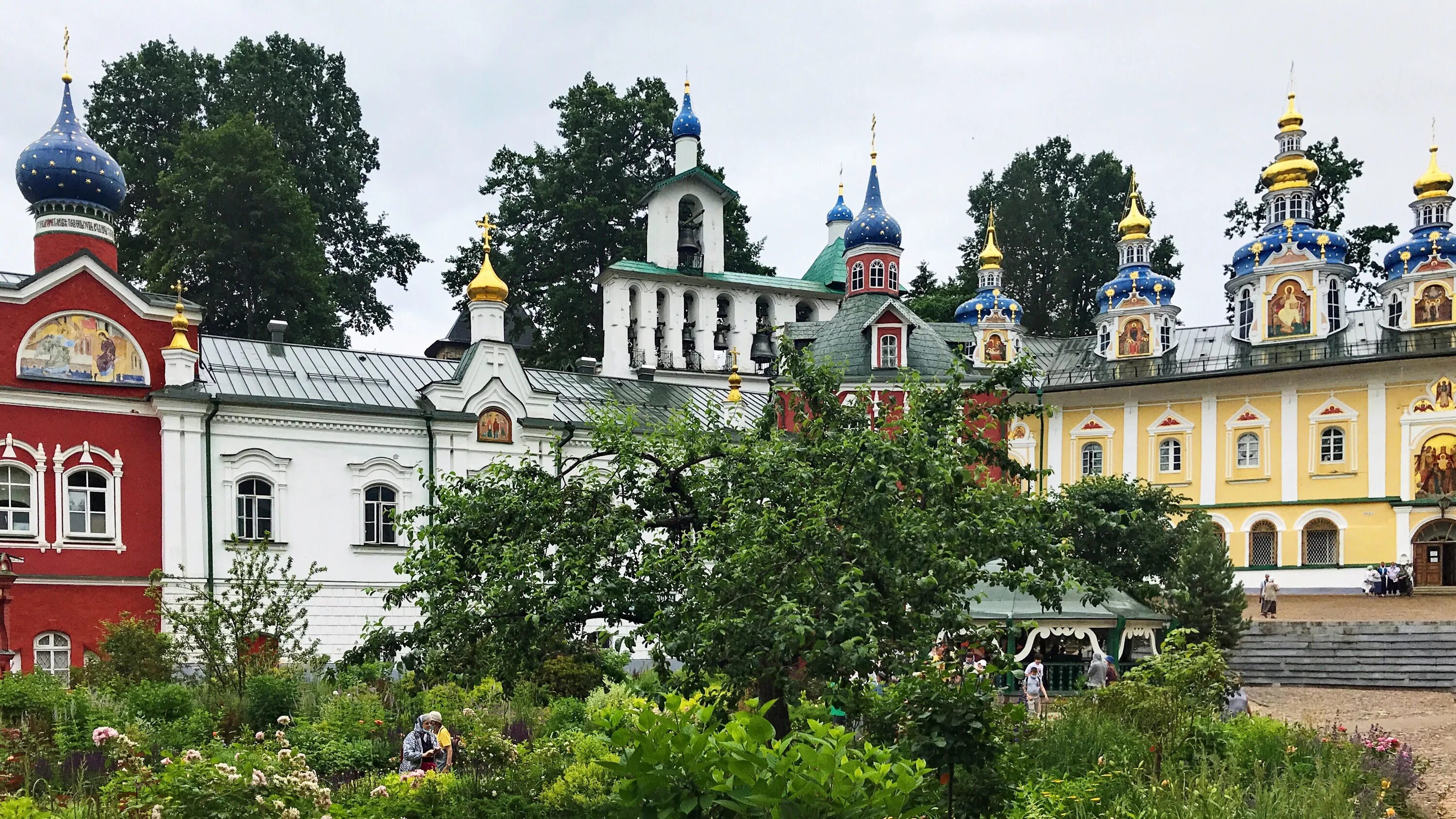 Псково печерский монастырь фото летом File:Ансамбль Псково-Печерского монастыря. Печоры 3.jpg - Wikimedia Commons