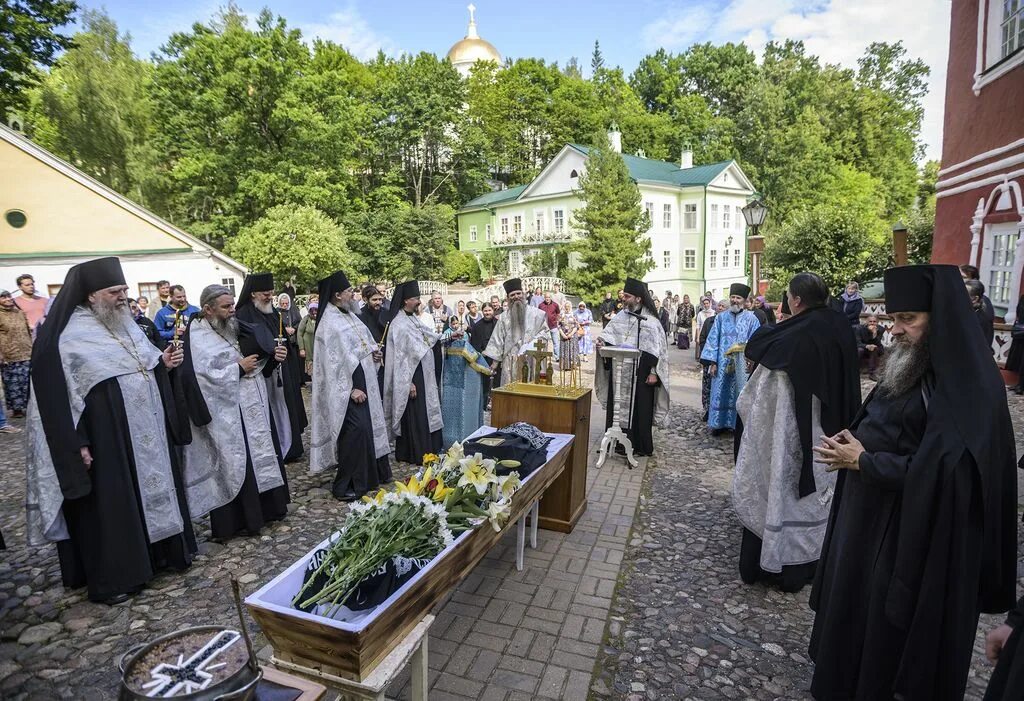 Псково печерский монастырь монахи фото В Псково-Печерском монастыре состоялось отпевание старейшего насельника обители 