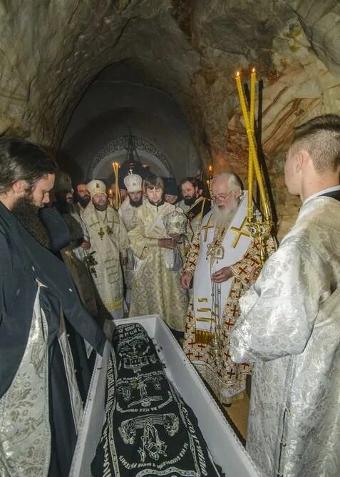 Псково печерский монастырь пещеры фото гробов монахов Проводы смиренного старца - Свято-Успенский женский монастырь