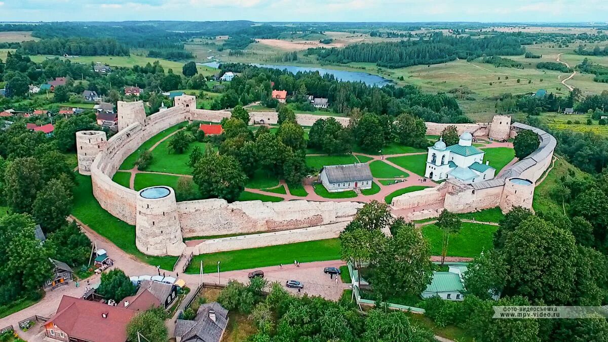 Псковская область достопримечательности фото Крепость в деревне Изборск - деревня Изборск, Печорский район, Псковская область