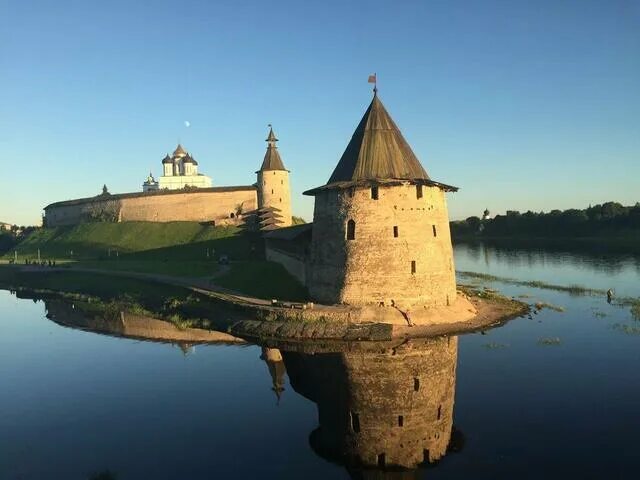 Псковская область достопримечательности фото Отель Gostevoy Dom Pskov 1* (Псков) - бронирование номеров 2024, цены на туры с 