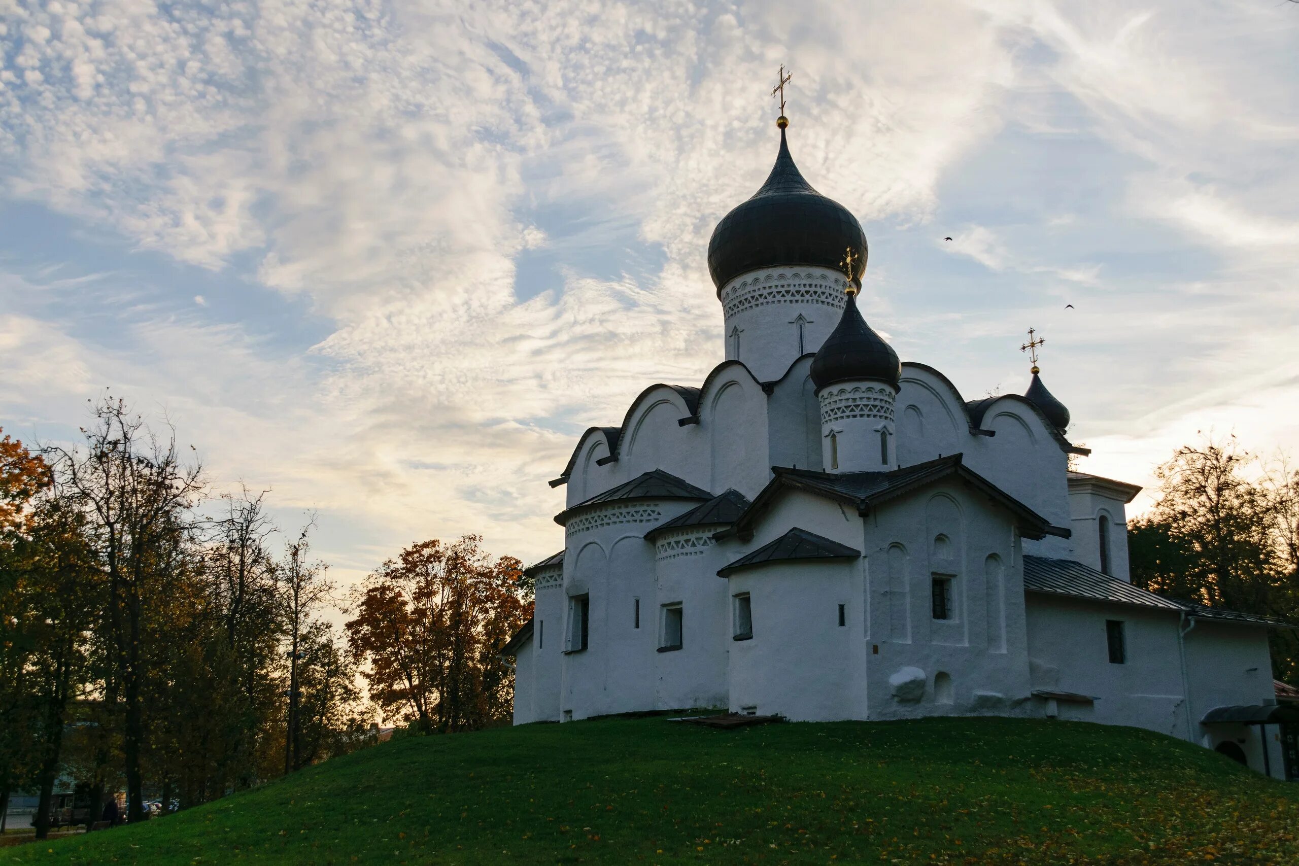 Псковская церковь фото Фотоконкурс "Храмы Псковской архитектурной школы - люди и храмы"