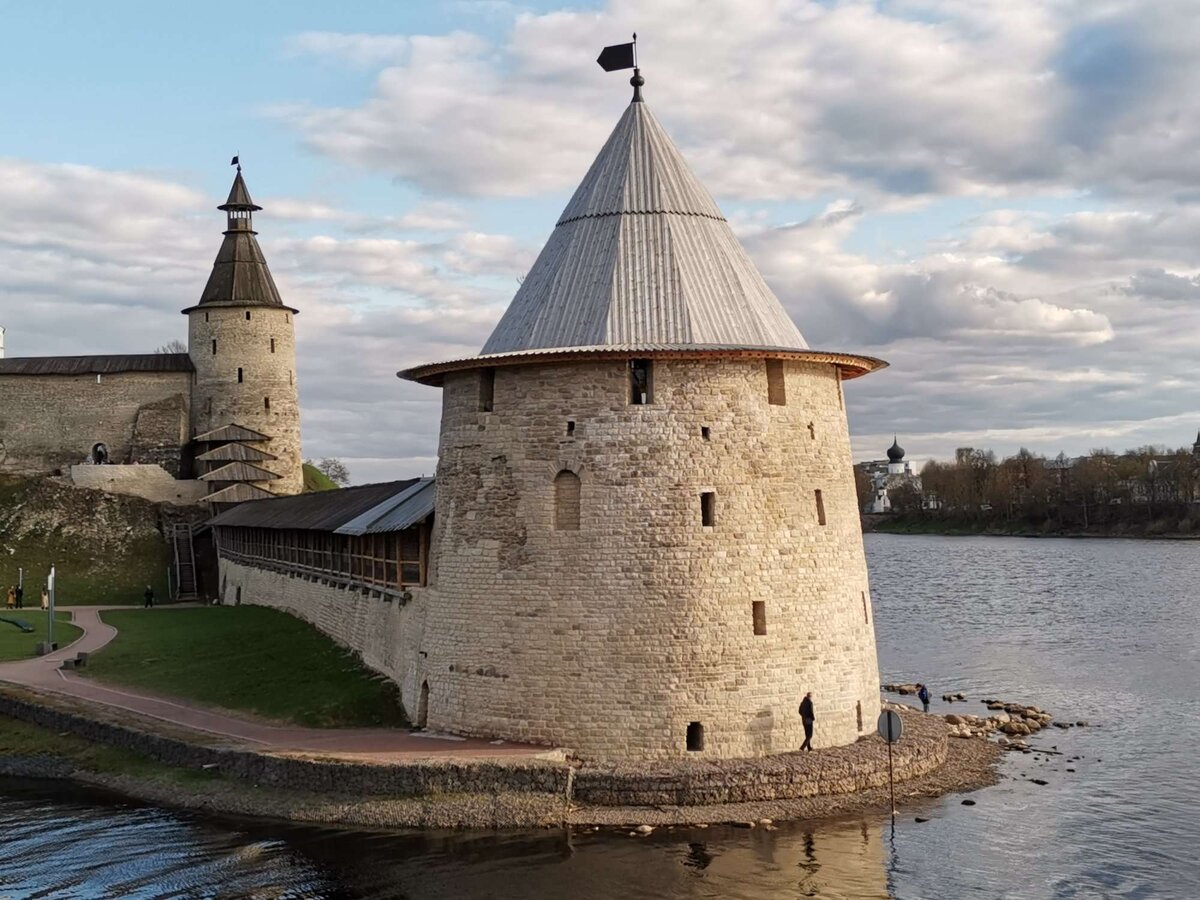 Псковский кремль фото Легендарная Псковская крепость. Призраки и реальность. Странствующая Изольда Дзе