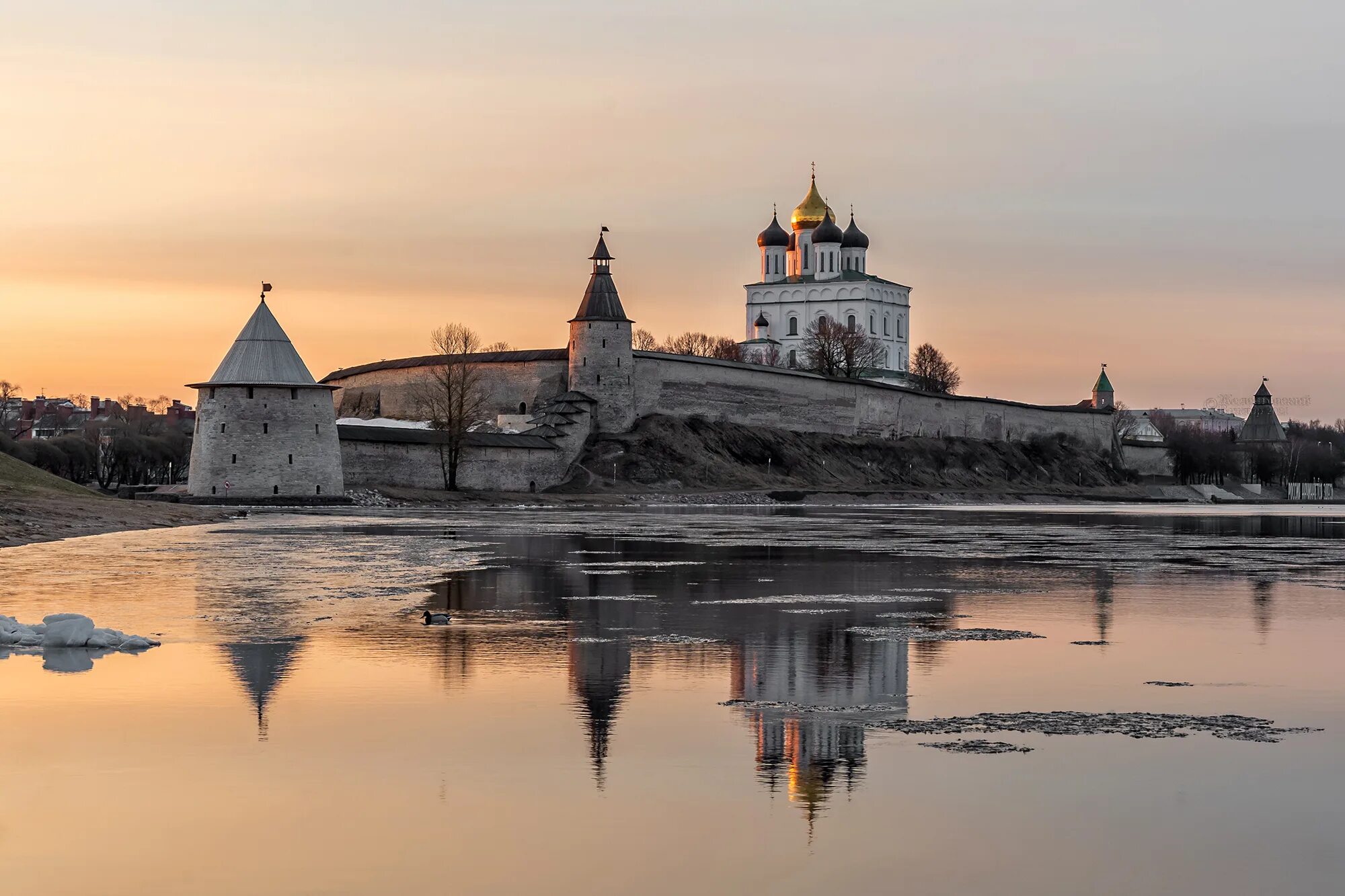 Псковский кремль фото в хорошем качестве Псковский Кром (Кремль) Viktor Zhelengovskii Клуб Foto.ru