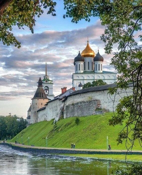 Псковский кремль фото в хорошем качестве Однодневные экскурсии для школьников, расписание, цены - "ВТ-Сервис", Спб