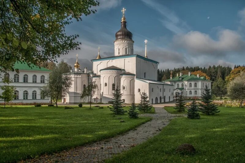 Псковский женский монастырь фото Спасо-Елеазаровский женский монастырь