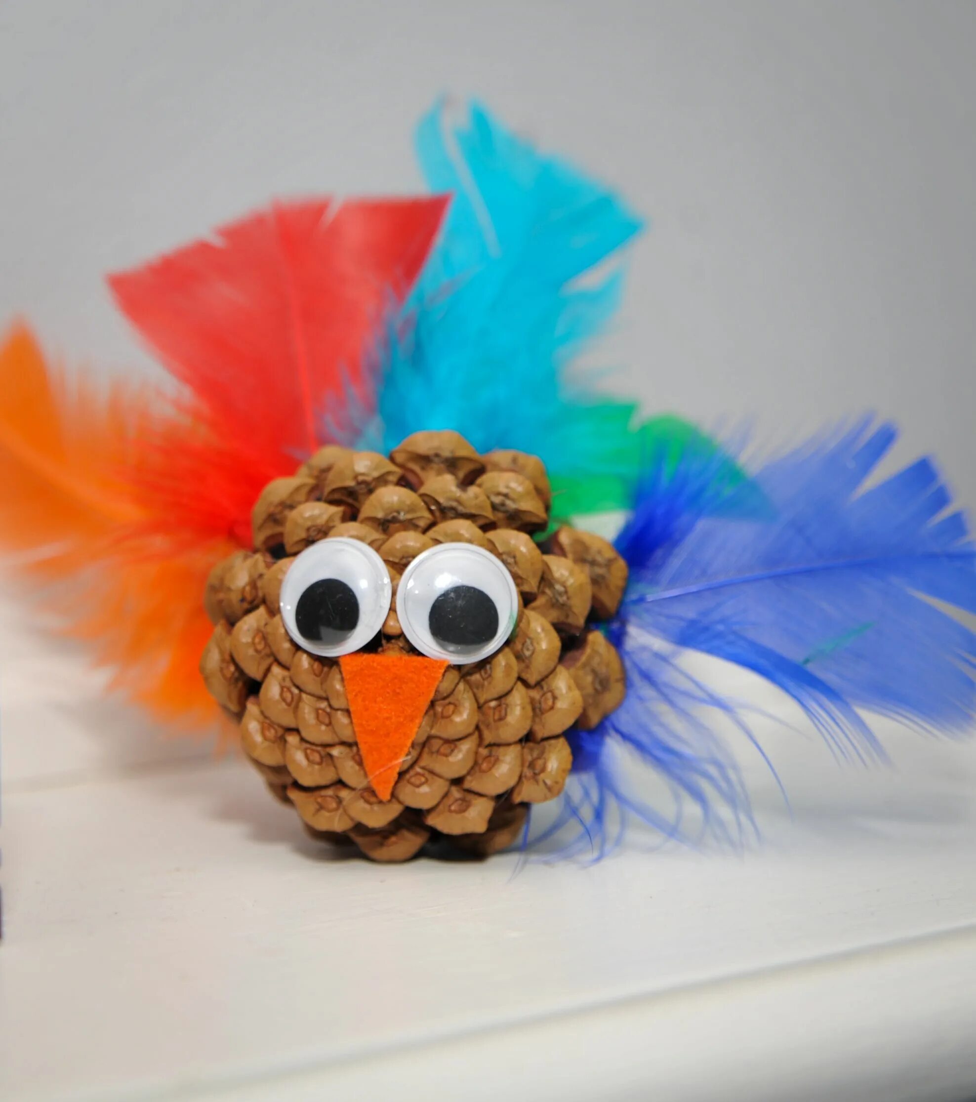 Птичка из шишек поделка пошагово с фото Pine cone turkeys Thanksgiving crafts, Holiday crafts, Fall crafts