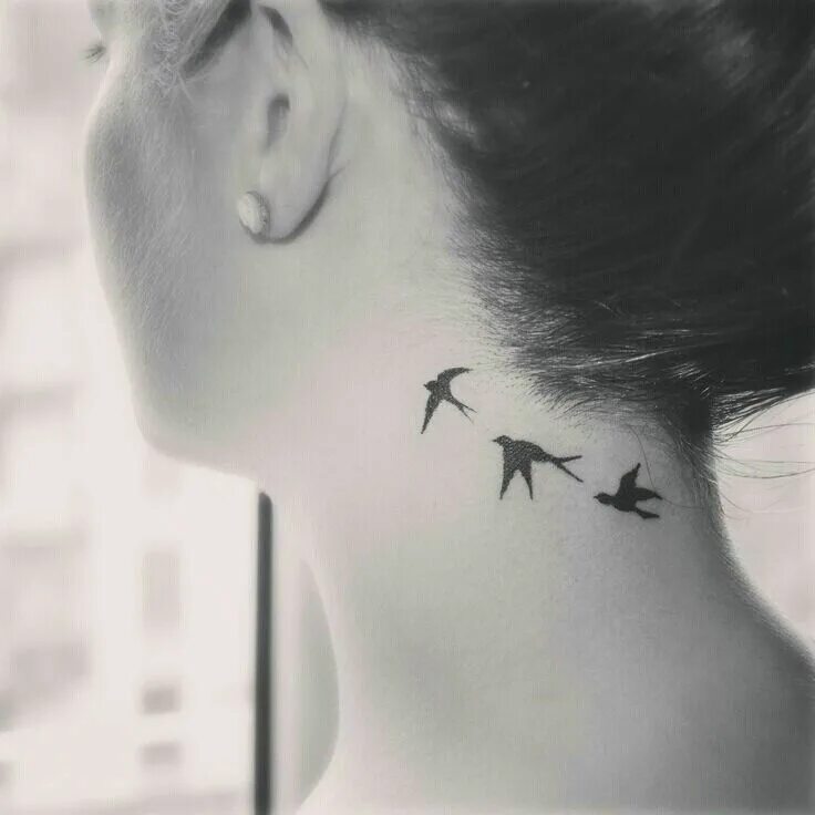 Птички на шее тату фото для девушек Swallows tattoo Tattoos, Tiny bird tattoos, Bird tattoo wrist