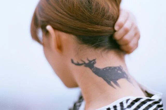 Птички на шее тату фото для девушек Untitled Deer tattoo designs, Picture tattoos, Tattoos