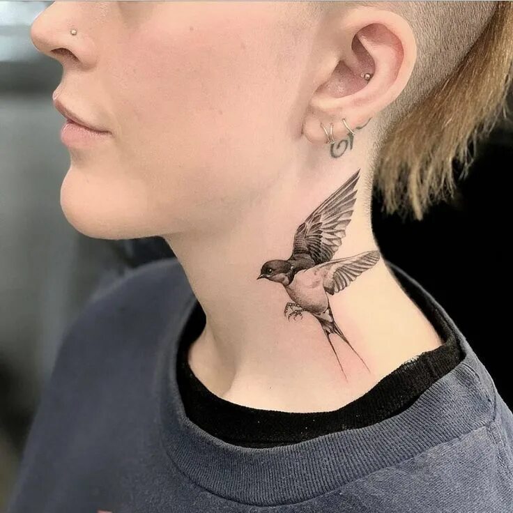 Птички на шее тату фото для девушек Swallow tattoo on the left side of the neck. Swallow tattoo, Bird tattoo neck, S